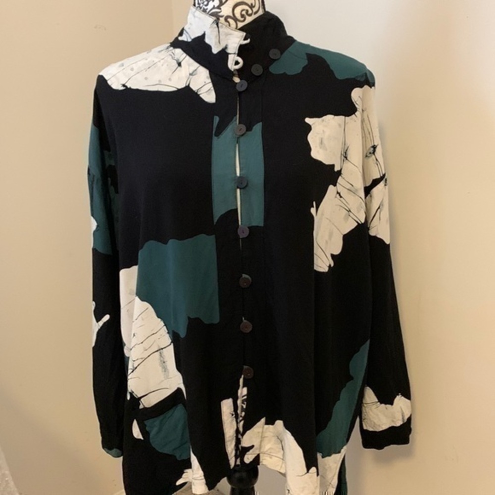 Cute blousy tunic. Size M